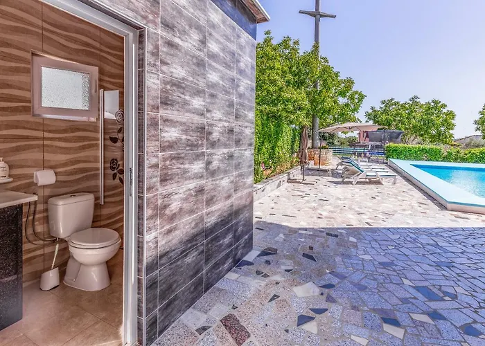 Desire Βίλα Πούλα