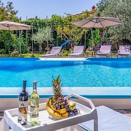 ヴィラ Desire プーラ